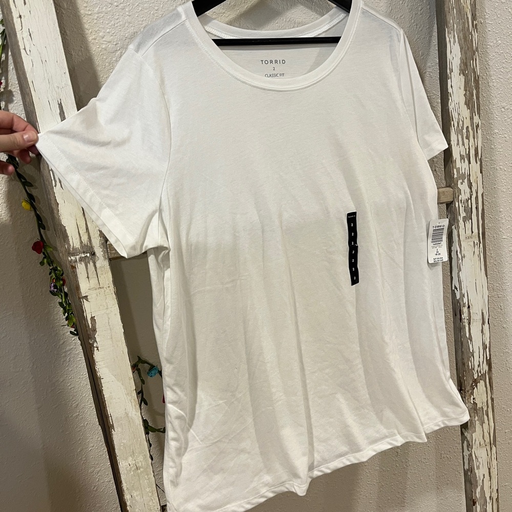Torrid Classic White Short Sleeve Tee